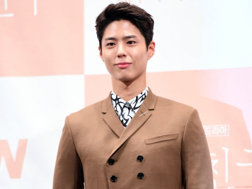 スター俳優が兵役で不在のなか際立つパク・ボゴムの存在感！