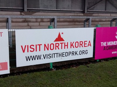イングランドのサッカー試合に北朝鮮の旅行会社の広告登場で話題に