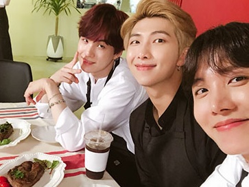 BTSが大先輩のカムバックを応援！ 微笑ましい写真にも注目