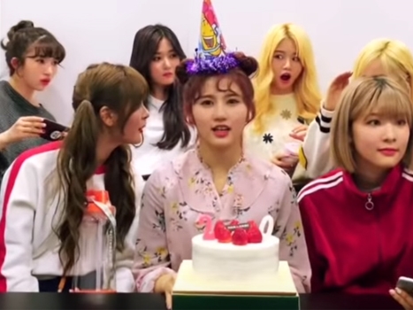 生放送中の韓国ガールズアイドル、生理現象で放送事故の大失態！「誰？誰なの!?」