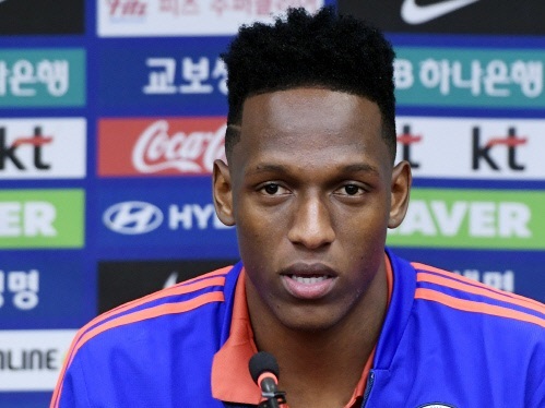 韓国との親善試合で負傷したコロンビア代表ミナ、所属クラブの監督が激怒