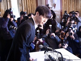 嘘に振り回された被害者か、それとも…韓国芸能プロダクションは信頼を回復できるのか