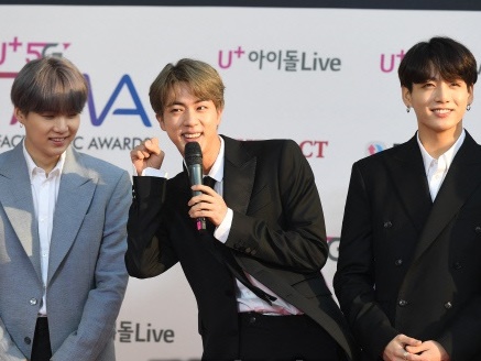 ステージ上のBTSを激写！ 意外な一面も？ 独占写真で見る『THE FACT MUSIC AWARDS』【PHOTO】