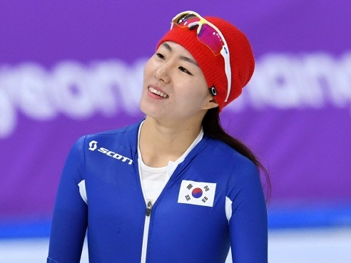 小平奈緒との抱擁で話題を呼んだイ・サンファが引退を発表