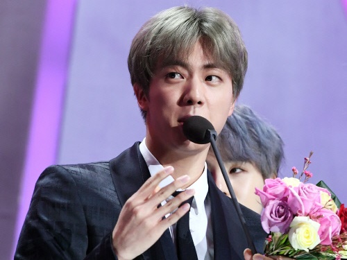 BTSのJIN、自身初の自作曲をリリース！ 「ペットの動物たちを思って書いた歌」