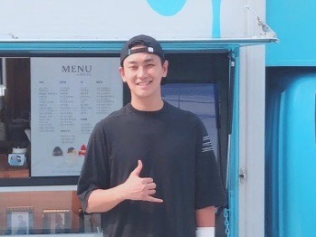 俳優チュ・ジフン、“片手に包帯”姿でファン騒然。「深刻な負傷ではない」と所属事務所