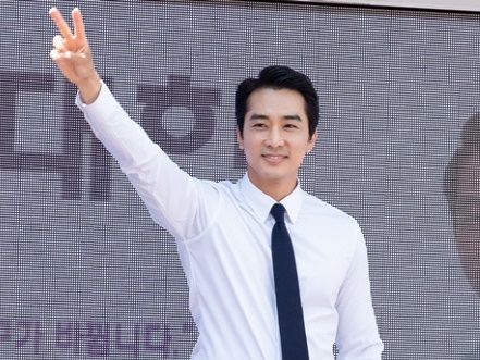 俳優ソン・スンホン、自身主演の政治ドラマに太鼓判。「どの作品よりも人間味にあふれている」