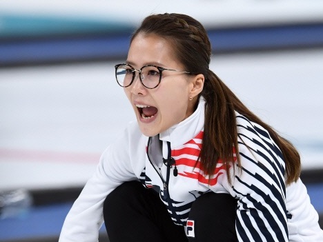 ロコ・ソラーレとの“再戦”も…メガネ先輩が率いる韓国カーリング女子、勝ち進むためのポイントは？