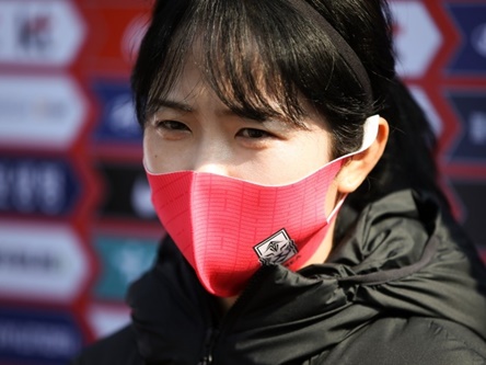 美女サッカー選手イ・ミナ、まるでモデルな自撮り写真に反響「完璧そのもの」【PHOTO】