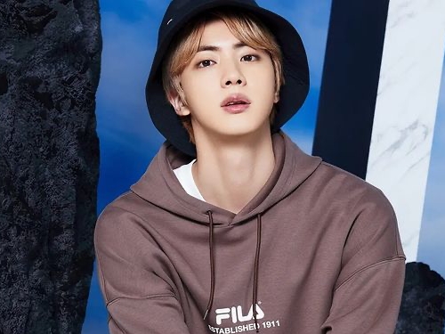 【写真】「恋に落ちた…」BTSのJIN、FILA最新コレクションでの“美男子ぶり”に世界が熱狂「大優勝すぎる」