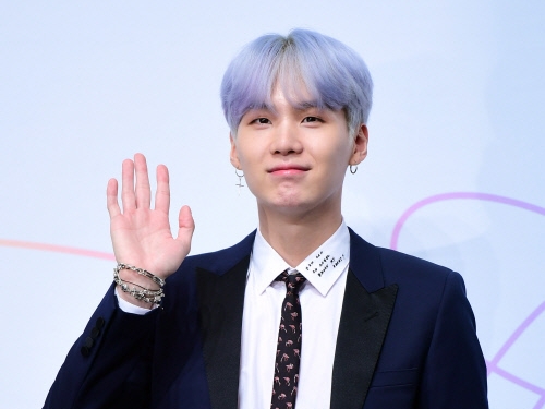 BTS・SUGA、「ダウンジャケットのCMにピッタリなスター」投票で1位！2万票に迫る得票で見事輝く