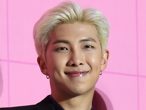 BTSのリーダーRMの“美術愛”を韓国教授も絶賛！「本格的な勉強をしてもらいたい」と期待するワケ