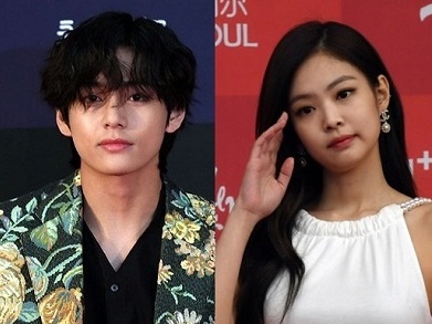 熱愛説のBTS・VとBLACKPINKジェニー、お揃いの帽子を着用？“匂わせ”から「別物」まで議論百出