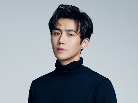 “中絶強要スキャンダル”から逆転の目が出てきた俳優キム・ソンホだが…降板バラエティ番組の回答