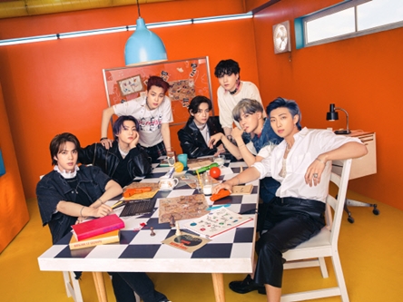 BTSメンバーの日本で読める“愛読書”を厳選紹介！心に響くエッセイから世界的なベストセラーまで