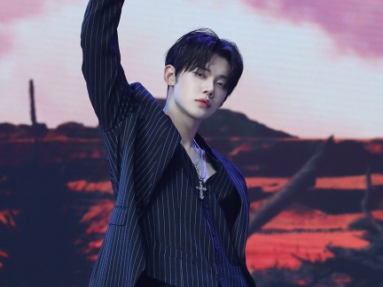 【写真】TXT・YEONJUN、「色気ダダ漏れ」とファンを唸らせたタンクトップ姿