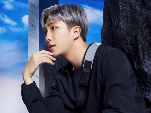 BTSのRM、シックに決まったFILAの最新ビジュアルが話題「カジュアルなのに大人っぽい」【PHOTO】