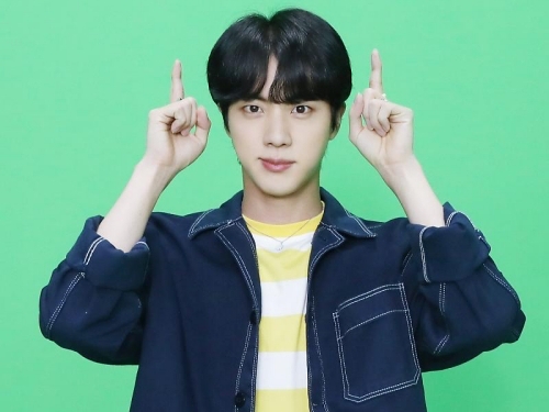 BTSのJIN、“ワールドワイドハンサム”な自撮り写真にファン熱狂「あーー好き」「イケ散らかしてる」【PHOTO】