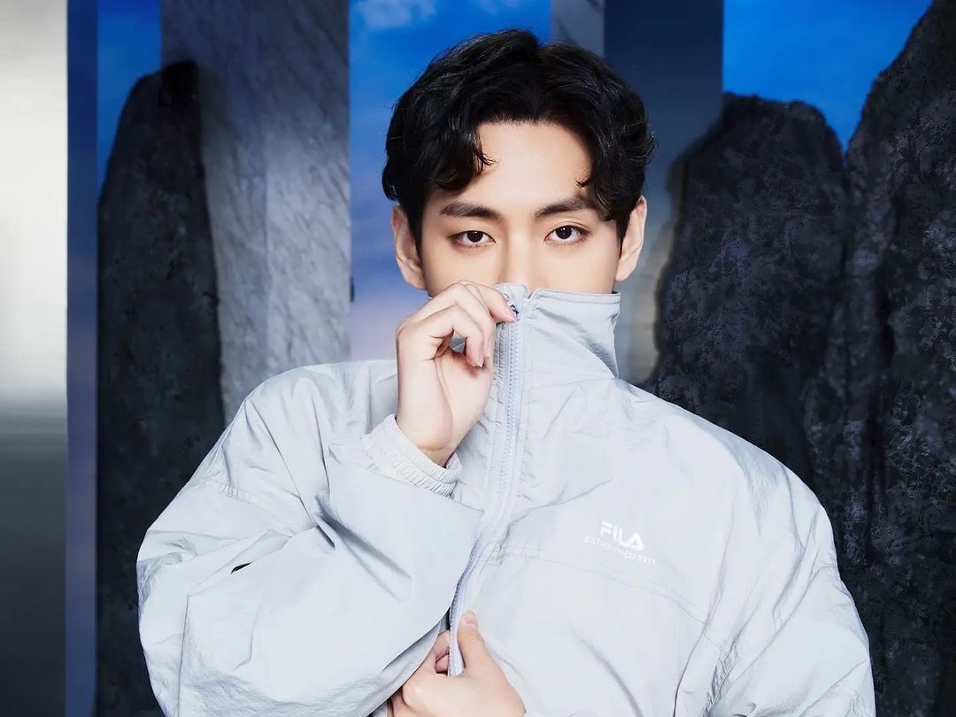 「動く彫刻」BTSのV、FILAの最新コレクションに世界のファンが驚愕「ビジュ爆発してる」【PHOTO】