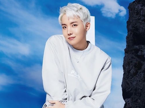 「ホビ神がかってる」BTS・J-HOPEの“美麗ビジュアル”にファン驚嘆、FILAの最新コレクションが話題【PHOTO】