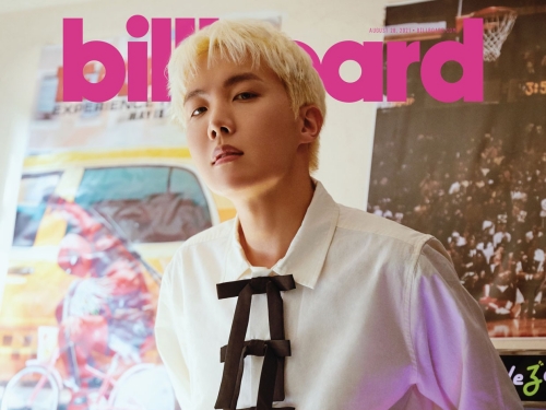 「さすが我らが希望」BTSのJ-HOPE、リボンシャツで“高貴な少年美”。最新ビジュアルに反響【PHOTO】