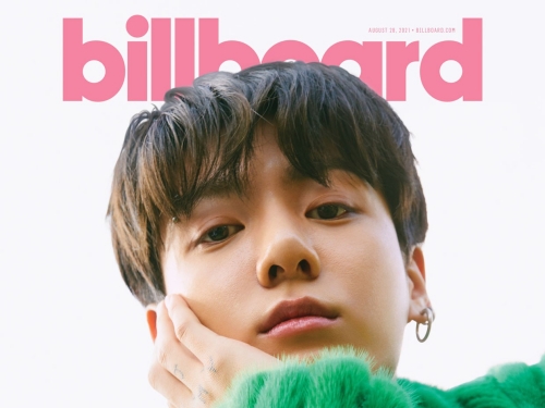 「ビジュ大優勝」BTSのJUNG KOOK、ドキッとする“見下ろし接写ショット”にファン悶絶【PHOTO】