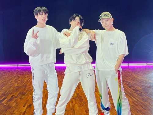 BTSのJUNG KOOK、JIMIN、J-HOPEが『Butter』のスペシャルパフォーマンスを披露【画像】