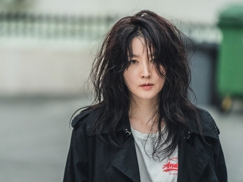 女優イ・ヨンエの新作ドラマ『調査官ク・ギョンイ』場面写真解禁！「破格のビジュアル」に熱視線