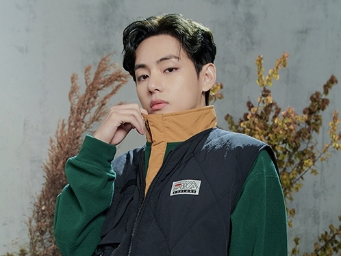 「オーマイゴッド！」BTS・Vの“美しすぎるドヤ顔”。FILAの最新ビジュアルに反響続々【PHOTO】