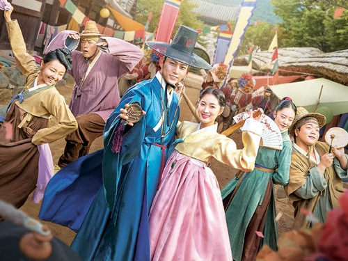 2PMテギョン主演の時代劇『御史とジョイ伝』新ポスター公開。“ただならぬオーラ”に注目！