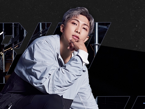 「そんな目で見ないで」BTSのRM、カリスマ性あふれる“ジト目”に反響【PHOTO】