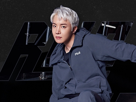 「好きが止まらない」BTSのJ-HOPE、FILA最新コレクションで見せた“華麗ビジュ”に熱視線【PHOTO】