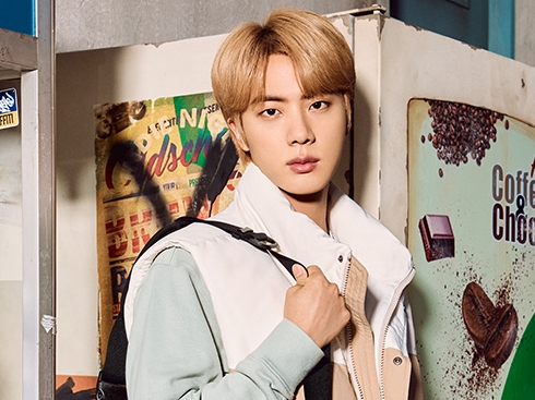 「オーラすご！」BTSのJIN、“ため息が出るほど美しい真顔”にファン大興奮【PHOTO】