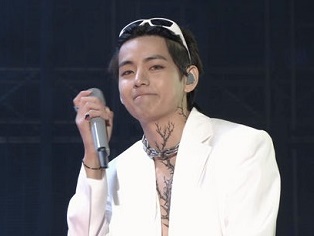 負傷したBTSのV、ファンに何度も謝る「もっと格好良く帰ってくる。申し訳ない」