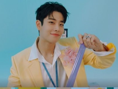 ASTROのMJがついにソロデビュー！特有のポジティブエネルギーを“配達”？