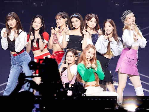 NiziU「バズリズムライブ2021」出演でファン熱狂！レギュラーTV番組スタート&大型音楽番組への出演も続々決定！