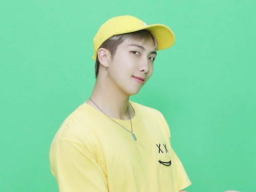 BTSのRMが“人間ビタミン”に！イエローコーデでハッピーオーラ全開「キューティーナムジュン参上」【PHOTO】