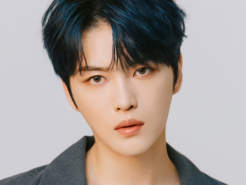 ジェジュン、ロングコートで見せた“彼氏風デートルック”「ドライブデートに連れてって」【PHOTO】