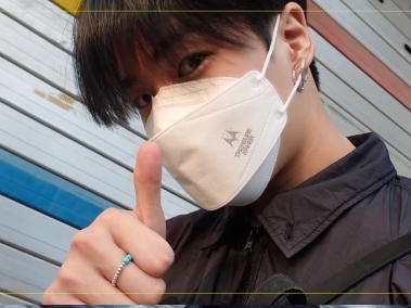 TREASUREユン・ジェヒョク、宿舎と才能あふれる自作曲の一部を大公開！「時間があれば作る」