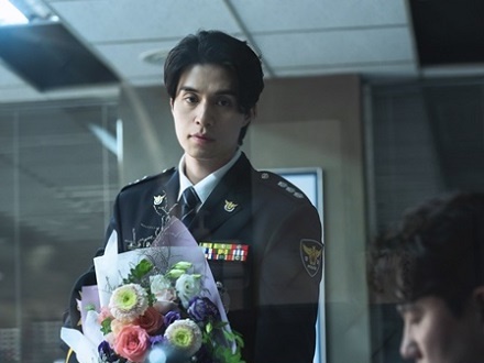 40歳になった『トッケビ』の“美しき死神”イ・ドンウク、新ドラマの「悪い刑事」役で何を見せるか