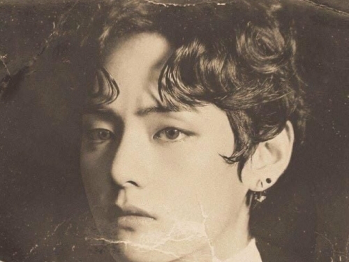 BTS・Vは100年前に存在していた？“ある写真”がネットで話題に【PHOTO】