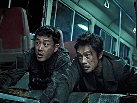 『白頭山大噴火』がいよいよ明日（8月27日）公開！名俳優2人の“コミカルな騙し合い”映像が解禁