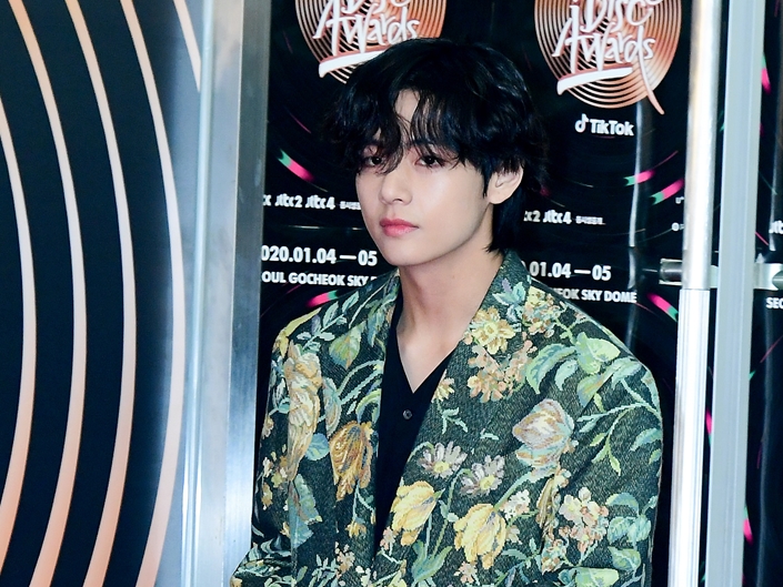 BTS・Vが日本ランキングサイトで大暴れ！33週連続1位、全期間1位など圧倒的人気