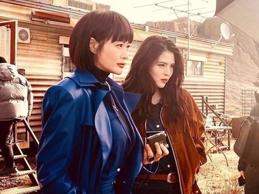 70年生まれ女優キム・ヘスと94年生まれハン・ソヒが映画のようなツーショットを公開…最強の共演！
