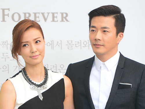 【写真】「私の男しか見えない」クォン・サンウと奥様ソン・テヨン、何年たっても変わらぬ愛に羨む声