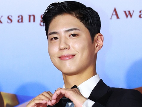 俳優パク・ボゴム、BTSら擁する大手芸能事務所HYBEへ移籍する？韓国メディアが報じる