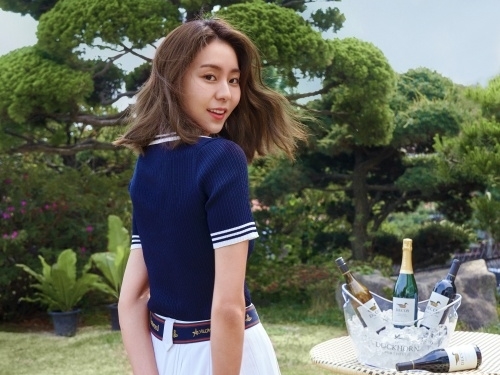 【写真】『美男ですね』出演のAFTERSCHOOL出身ユイ、タイトな衣装で魅せる173cmの“美スタイル”