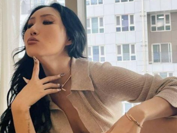 “完全体カムバック”MAMAMOOファサ、致命的な美しさあふれる新曲『ILLELLA』の個人ティーザーを公開