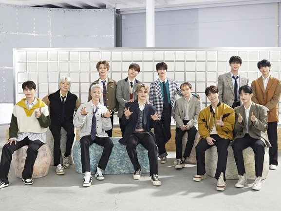 SEVENTEEN、13人完全体でバラエティ番組に出演！人気グループとなった秘訣を披露