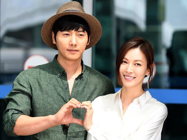 「身長差羨ましい…」韓国芸能界が誇るおしどり夫婦、186cm×165cmの“甘々バックハグ”ショット【PHOTO】